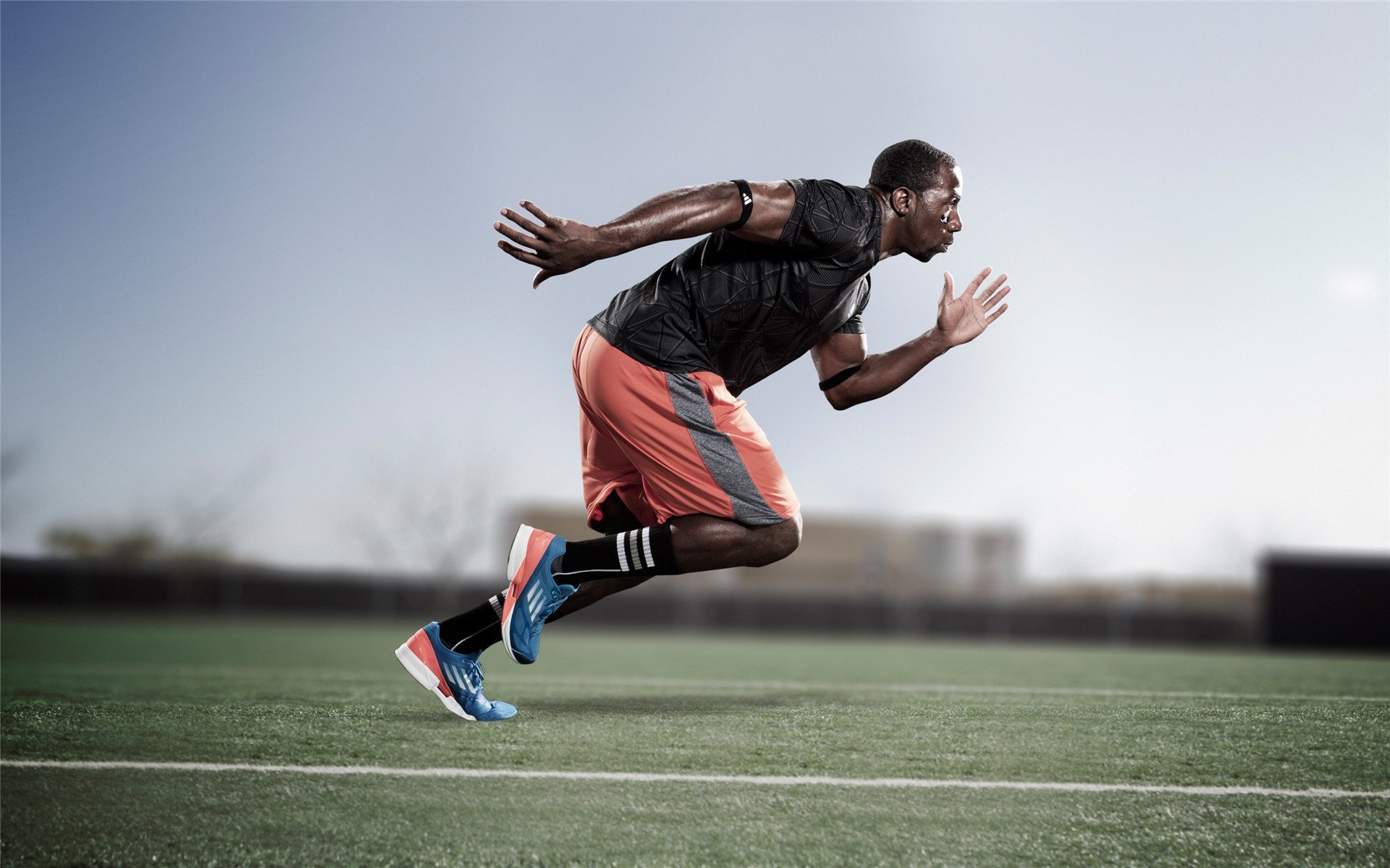 跨国青训合作推动足球科技创新，打造未来竞技新模式，青年足球训练